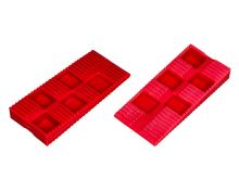 Klínky montážní plastové PRO5 červené 100 ks, 63 x 28 x 8 mm